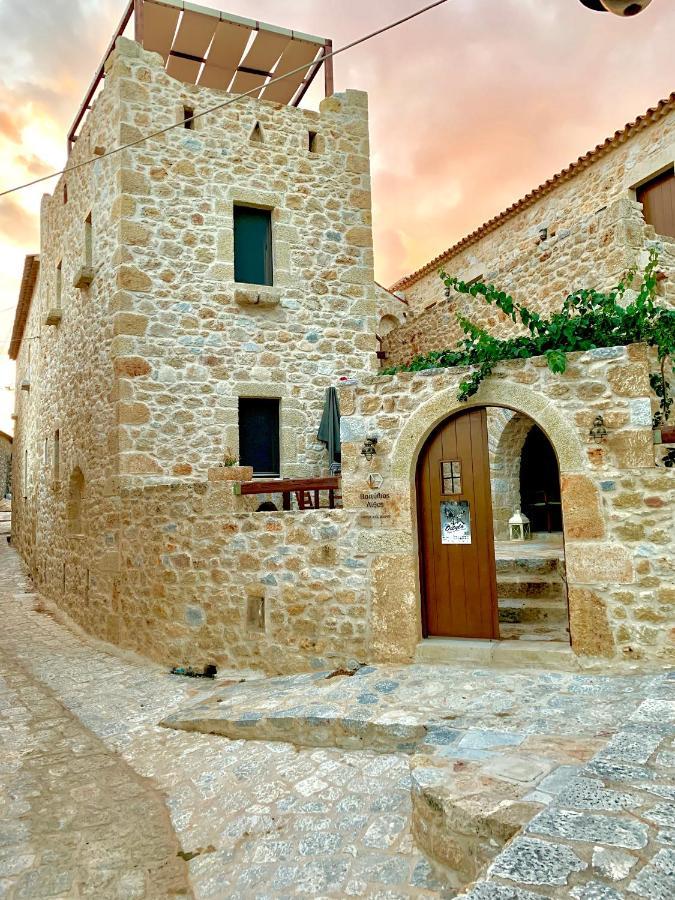 Vetilios Lithos boutique hotel Néon Oítilon Exterior foto