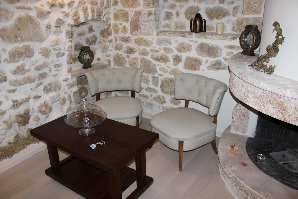 Vetilios Lithos boutique hotel Néon Oítilon Exterior foto