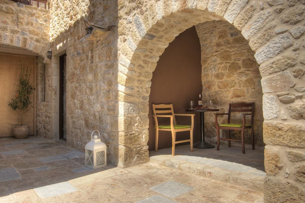 Vetilios Lithos boutique hotel Néon Oítilon Exterior foto