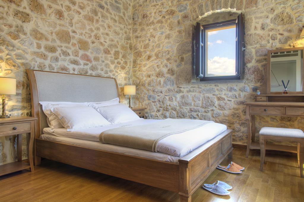 Vetilios Lithos boutique hotel Néon Oítilon Exterior foto