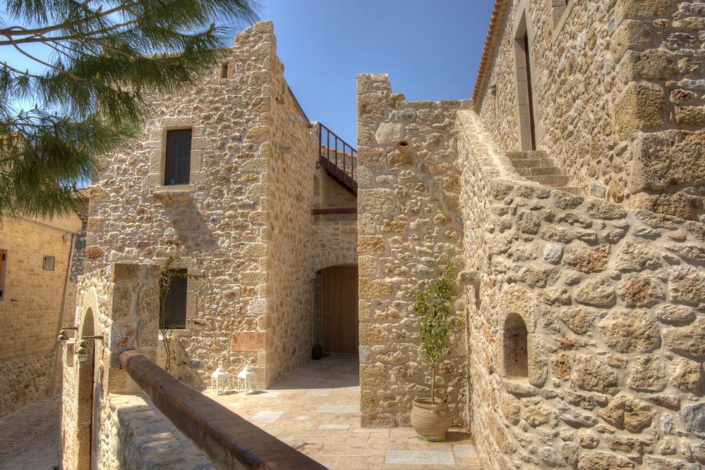 Vetilios Lithos boutique hotel Néon Oítilon Exterior foto