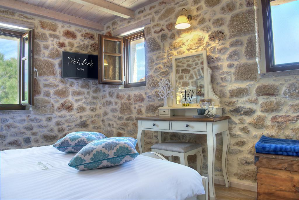 Vetilios Lithos boutique hotel Néon Oítilon Exterior foto